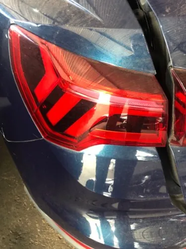 Lanterna esquerdo Audi Q3 2020