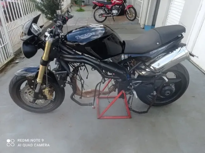 Sucata de moto para retirada de peças Triumph speed triple 1050 2009