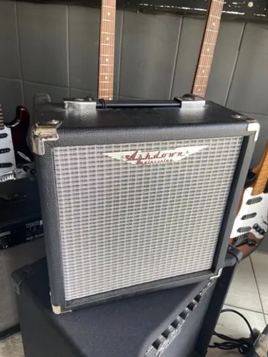 Amplificador Ashdown Studio JNR para Baixo - Compacto e Potente!