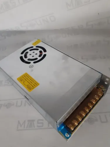Fonte chaveada. 12volts. 30.amperes. Nova.