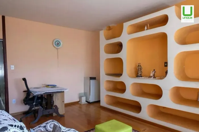 Casa à venda com 330m², 5 quartos e 2 vagas