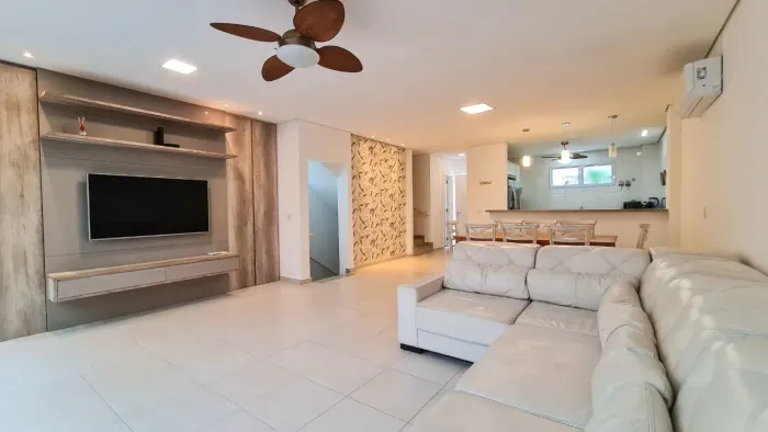 Condominio Ocean Place , Casa À VENDA em condomínio fechado na praia do Guarujá.