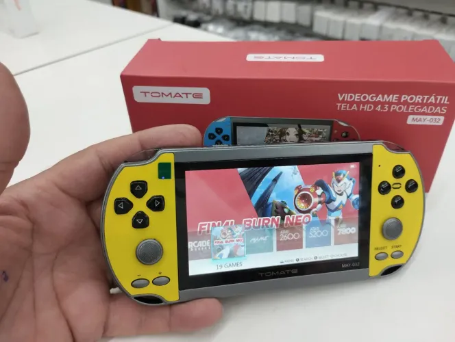 Vídeo game portátil com jogos na memória, estilo PSP