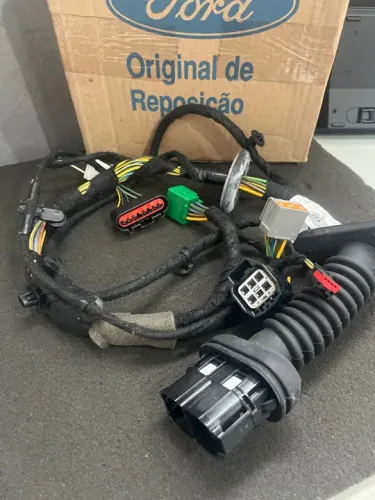 Chicote da porta dianteira Esquerda Ford  ka 2017.