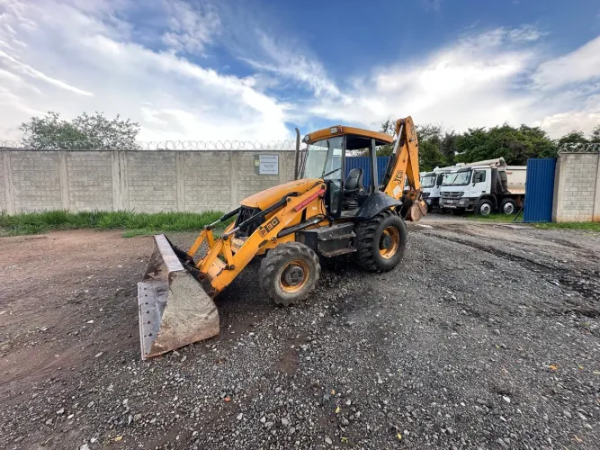 Restroescavadeira JCB 3C 2010 4X4 