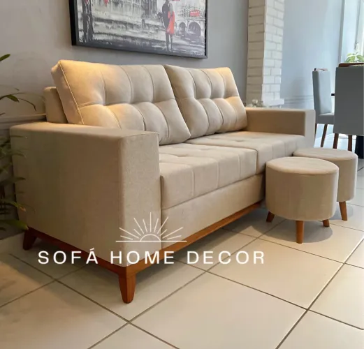 Sofá e puffs em linho e costura metalassê 