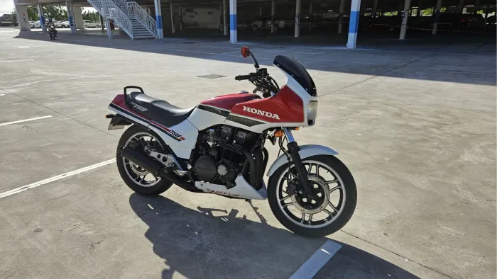 MOTO CBX 750 Hollywood 47000Km (7 GALO)