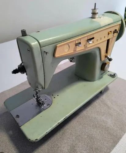 R$ 200,00 - Máquina de Costura Singer Zig Zag Vintage