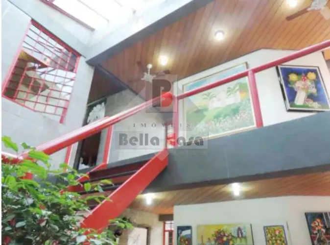 LINDO PRÉDIO COMERCIAL