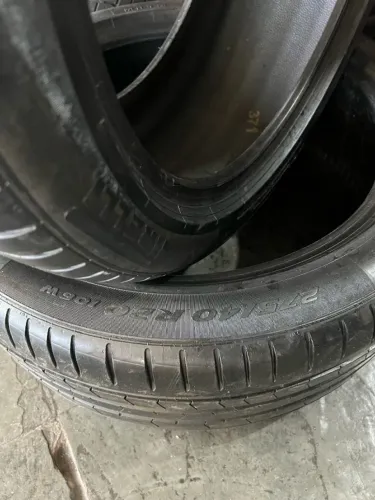 Pneu Pirelli 275/40/20 90 % Vida util.