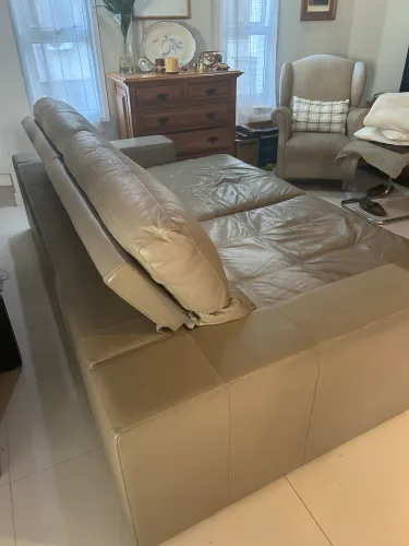 Sofá de couro legítimo impecavel