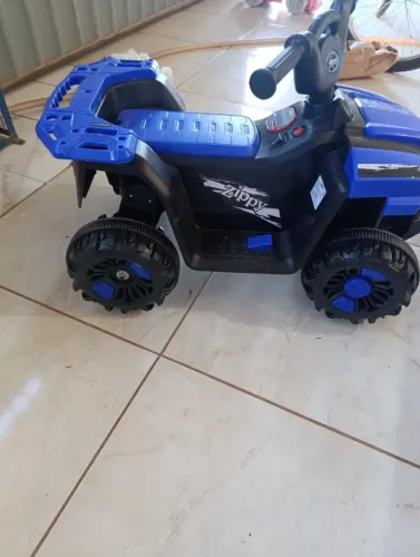 Carro eletrônico infantil recarregável