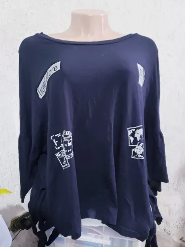 Blusa feminina com detalhes