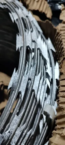 Concertina cerca muro 