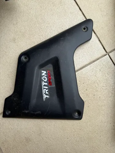 Moldura Esquerda Santo Antonio Mitsubishi Triton Sport