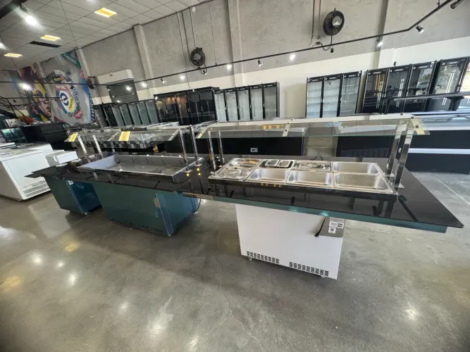 Buffet completo Aquecido 10 cubas + refrigerado 8 cubas + porta pratos e talheres