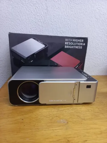 Projetor Lcd 1280x720 Hd 3500 Lumens Multimídia Usb Hdmi T6p