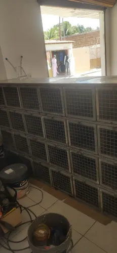 Armário em aço com 24 portas