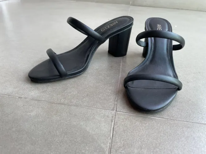 Sandália Arezzo Preta Salto Bloco