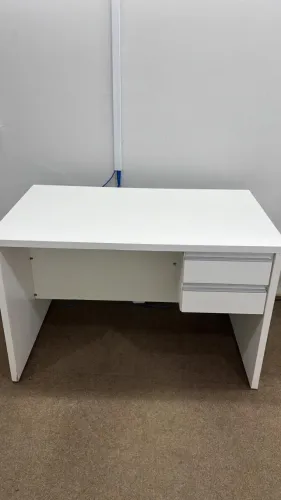 Mesa para escritório com 2 gavetas 120cm x 70cm