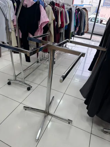 ARARA ROUPA