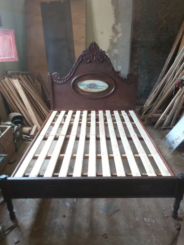 Cama de casal antiga restaurada