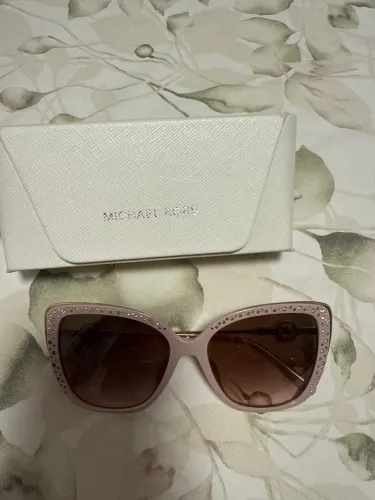 Óculos de sol Michael Kors com pedrarias