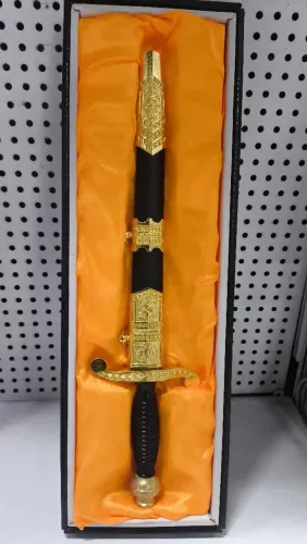 Punhal Decorativo Dourado em Estojo