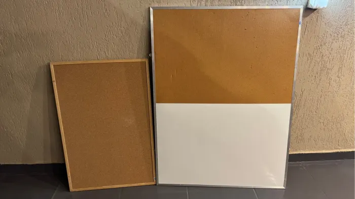 Quadros de cortiça seminovos. 