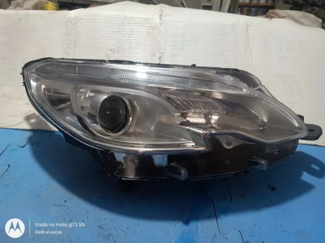 Farol Peugeot 2008 2015 a 2020