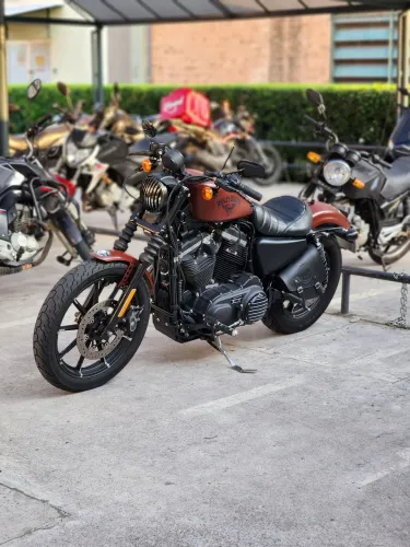 Harley davidson iron 883 REVISADA baixa quilometragem, vários acessórios guerra customs.