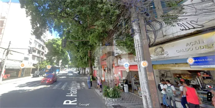 Loja comercial frente de rua , junto à Haddock Lôbo.