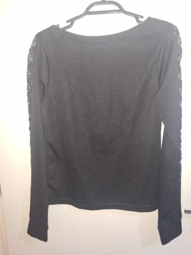 blusa manga longa preta p com detalhe em renda