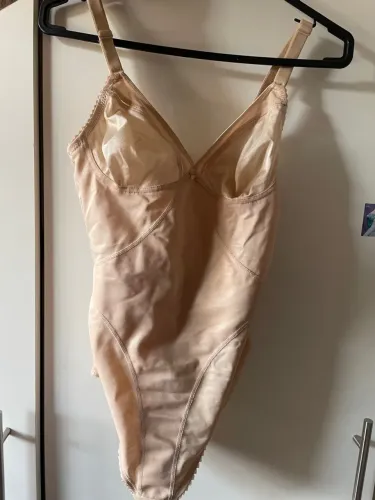 cinta modeladora bege feminina p semi nova
