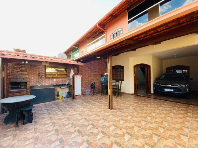 Casa de Condomínio Para Vender com 03 quartos 01 suítes no bairro Jardim Marrocos em Conta