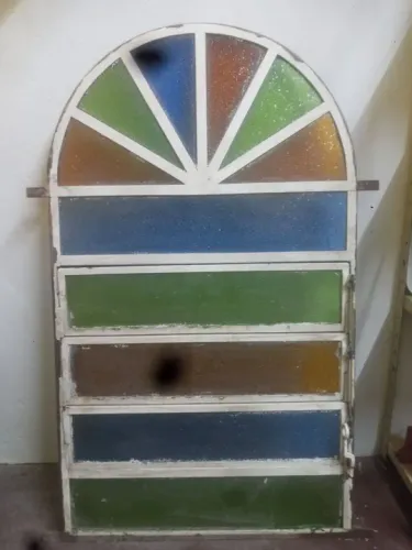 Janela de Vidro Colorido - Estilo Vintage