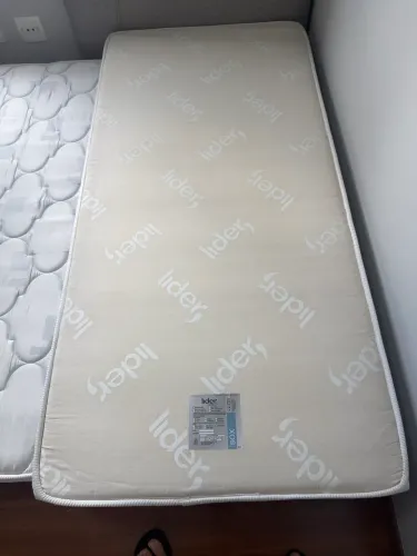 Cama solteiro com cama auxiliar - com colchão incluso