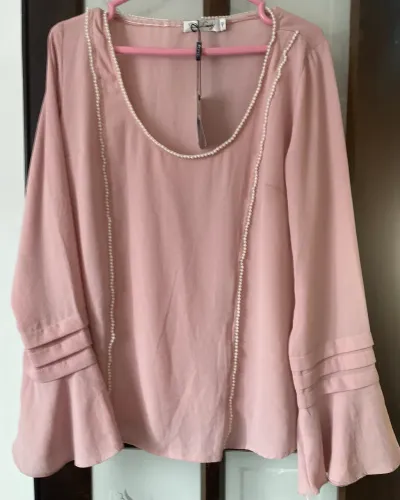 Blusa Rosa com Pérolas - TAM P - R$ 24,99
