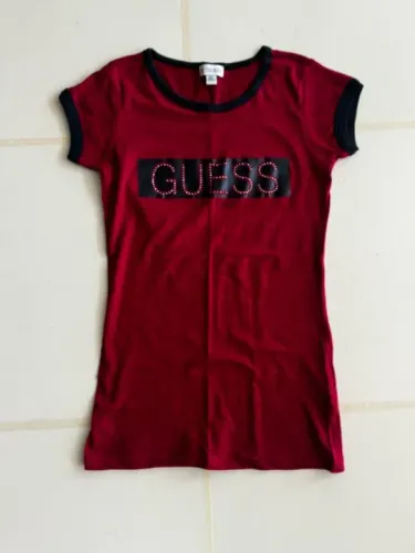 Camiseta GUESS Preta e Vermelha Tam PP/P 70,00 cada