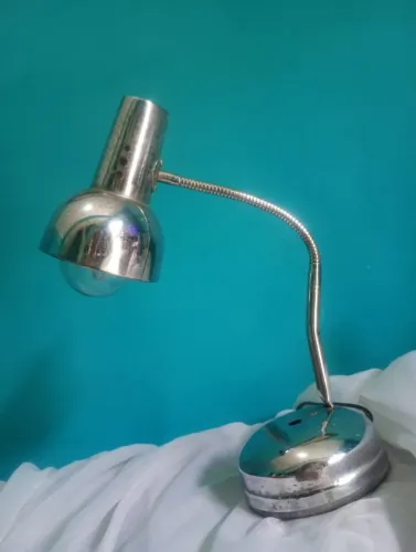 Antiga luminária de mesa anos 70 cromada