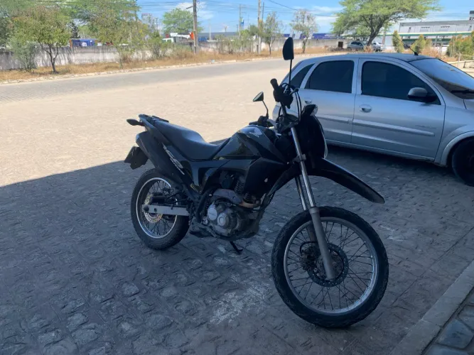 Honda Bros com baixa quilometragem