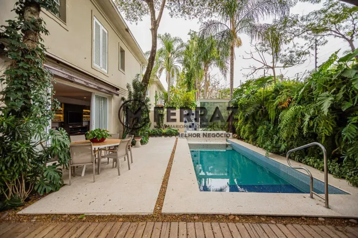 Casa de alto padrão em um dos condomínios mais exclusivos do Jardim Europa