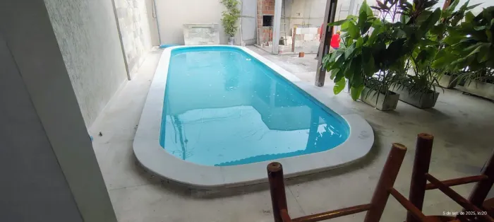 Bolsa de piscina de mármore branco