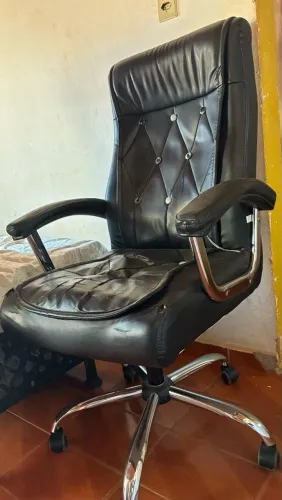 Vendo cadeira de escritório estilo Presidente