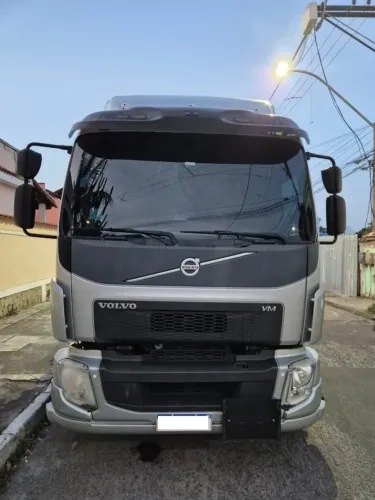Volvo VM 330 - Automático - 2015