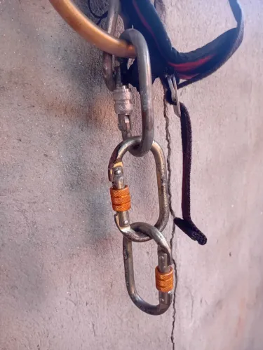 Vendo mosquetao pra cinto de segurança 30 real cada