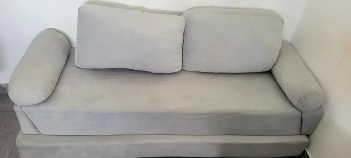 Sofá cama em bom estado de conservação, ótimo pra se ter em casa. Buscar nos Bancários. 