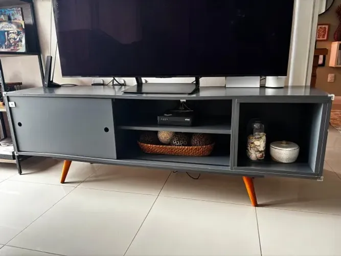 Rack para TV Retro Azul Escuro com Pés Palito - Ótimo Estado