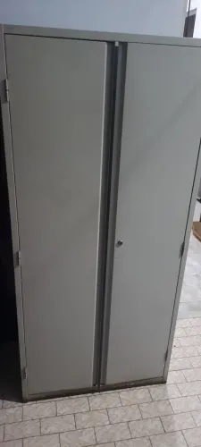 Armário de aço multiuso 