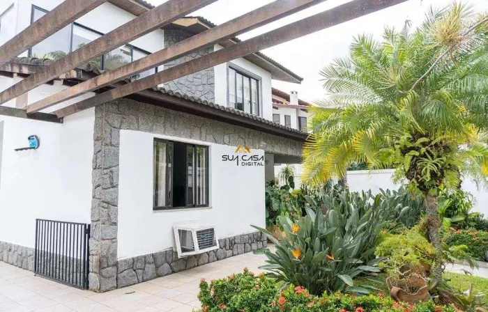 Casa com 5 suítes à venda no condomínio Rio Mar, na Barra da Tijuca REF: BACS1443